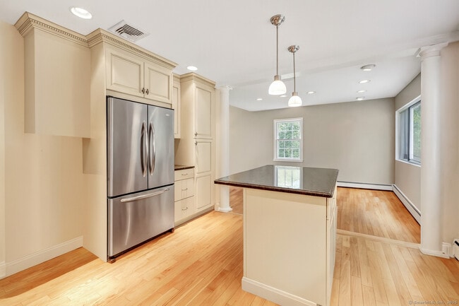 Building Photo - 6 Rivergate Woods