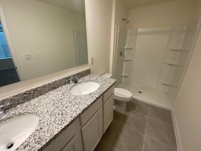 Building Photo - 3 Bedroom 2.5 Bath Townhouse in Harmony West for RENT!