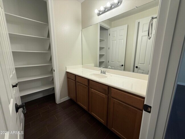 Building Photo - 3034 E Warbler Rd