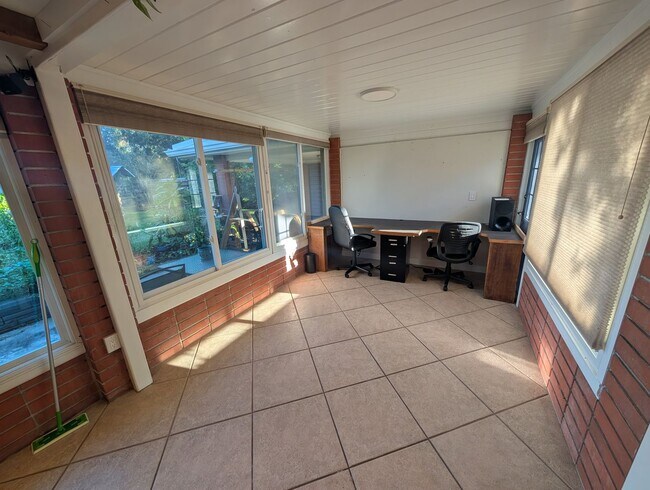 Building Photo - 140 N Briggs Ave