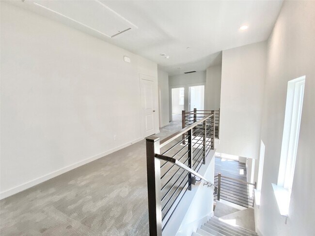 Building Photo - 837 Emerling Dr