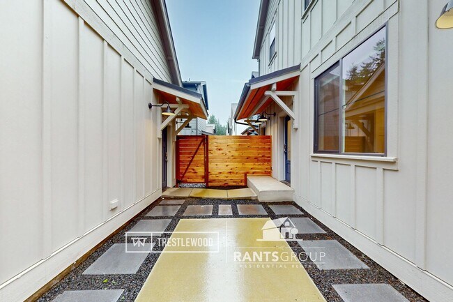 Building Photo - Brand New! Modern Home in Trestlewood – Where Comfort Meets Community!