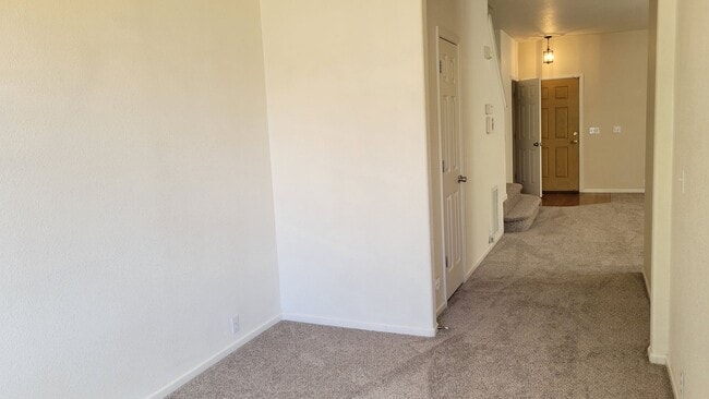 Building Photo - Single Family 3 Bed, 2.5 Bath Home - Avail...