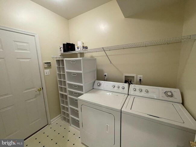 Building Photo - 21330 Meadow Field Ct