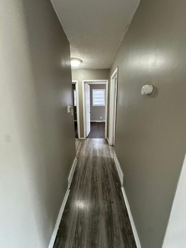 Building Photo - 3 bedroom 1 bath