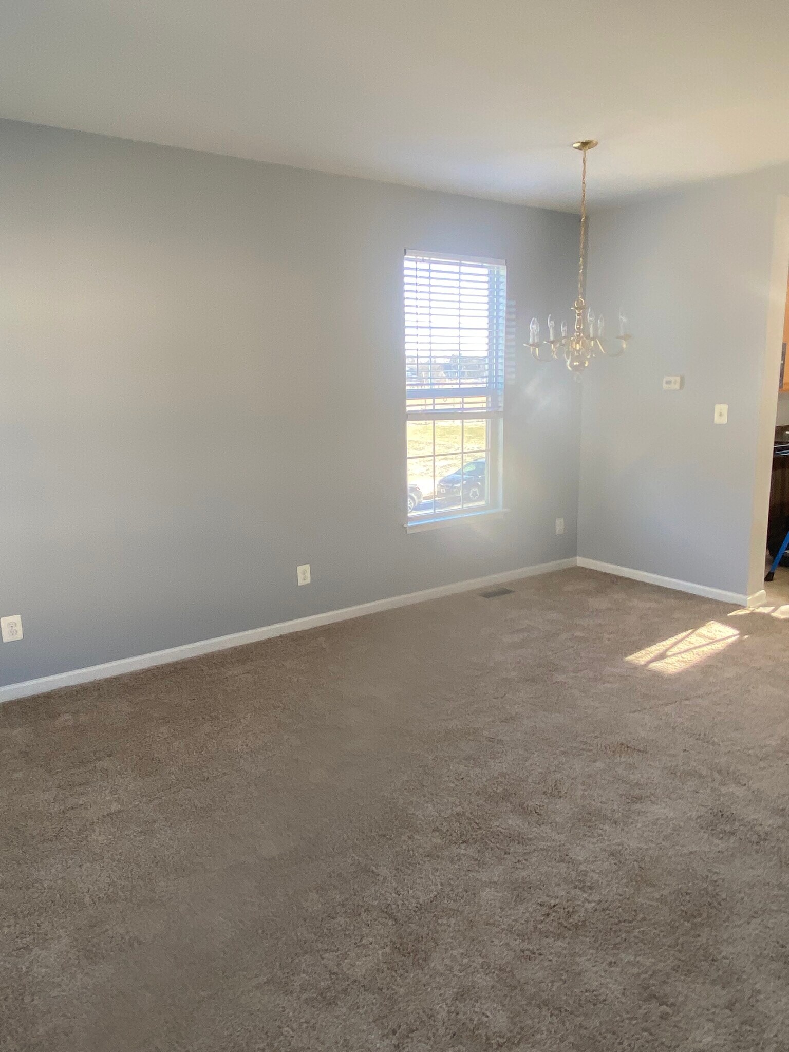 Large family room - 4101 Strawbridge Ct