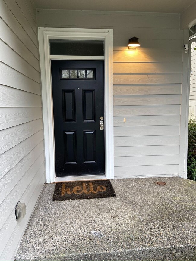 Building Photo - Wonderful 3B/2.5Ba Home that Backs to Peac...