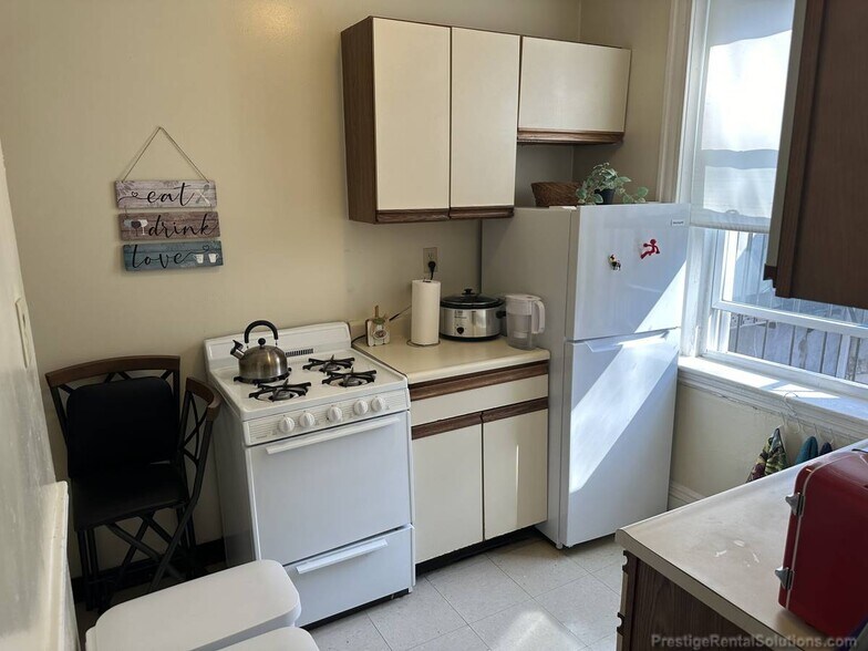 Primary Photo - 153 Kelton St
