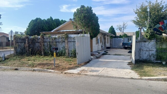 Building Photo - 8205 Glen Shadow Dr