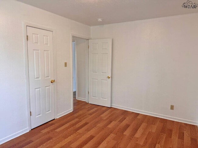 Building Photo - 1827 Eden Ln