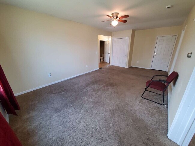 Building Photo - Renovated 2 Bedroom – First Floor Apartment in East Greenwich!