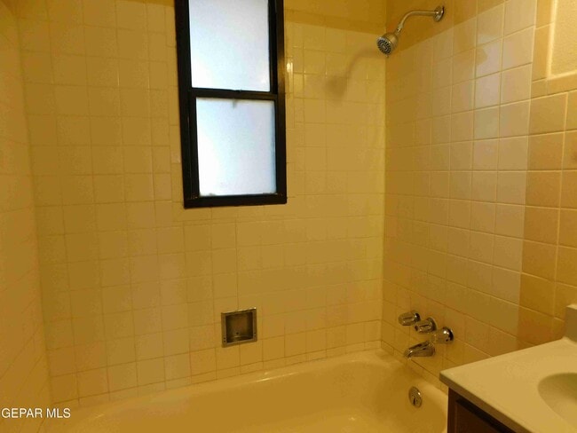 Building Photo - 7625 Hacienda Ave