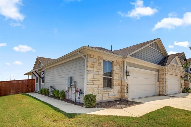 Building Photo - 501 Peace Dr