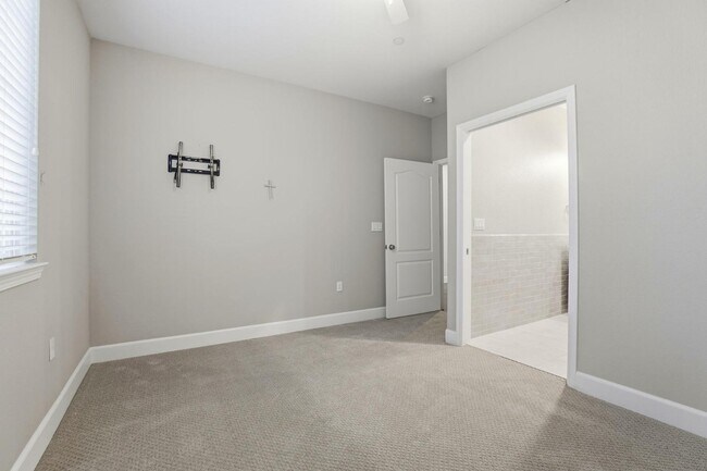 Building Photo - 1818 Tarragon Dr