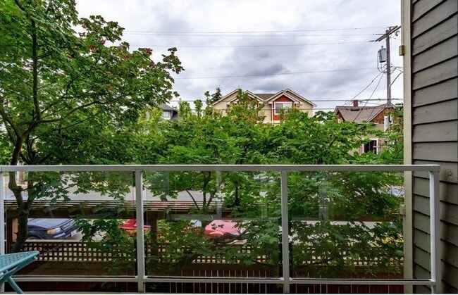 Building Photo - Bright & Stylish 2BD Condo in Prime Ballar...