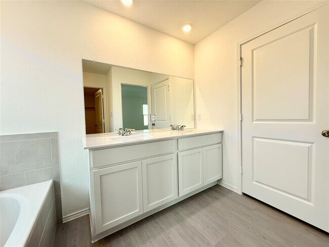 Building Photo - 113 Imola St