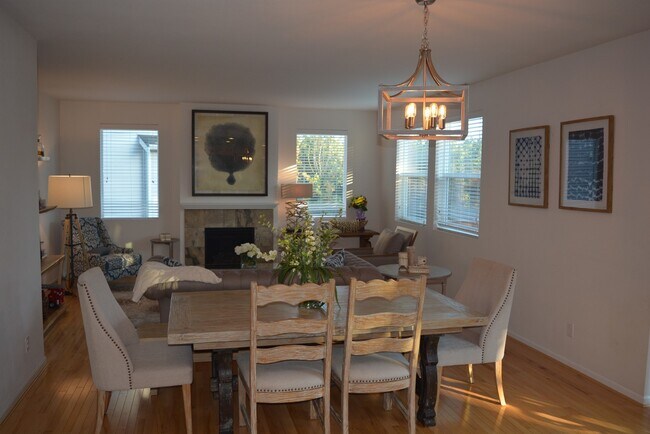 Building Photo - Amazing 4 bedroom home on Tumwater Hill!!