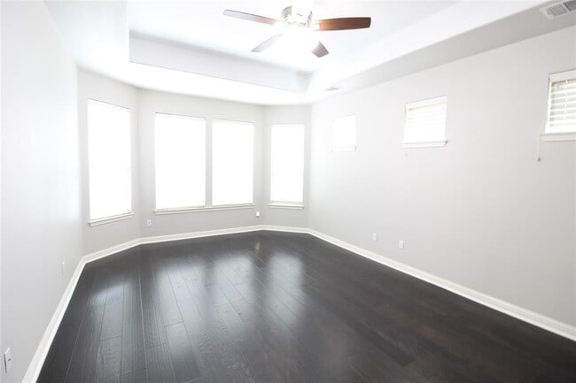 Building Photo - 610 Spanish Mustang Dr