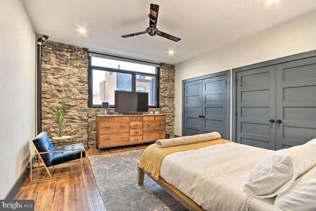 Building Photo - 2128 E Firth St