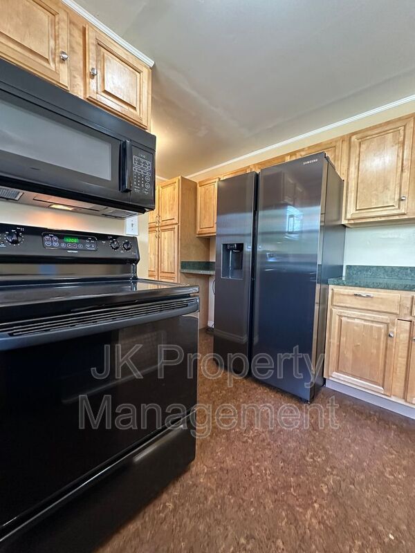 Building Photo - 710 48th St S