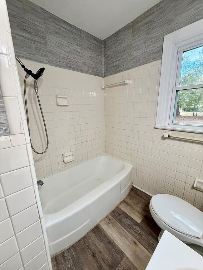 Building Photo - 222 Fontaine Dr