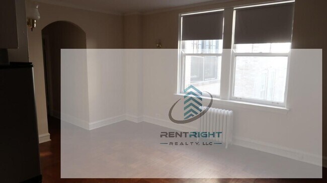 Building Photo - 1209 W Sherwin Ave