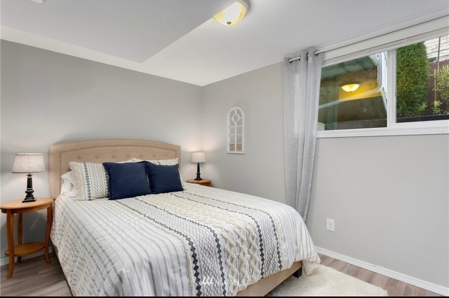 Building Photo - 706 N 188th St