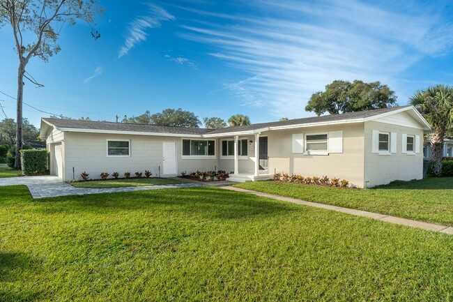 Building Photo - Mid-Century  3 bed/ 2 bath rental home wit...