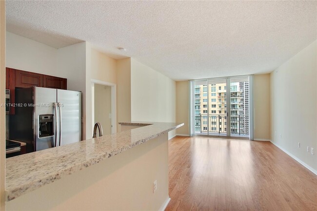 Building Photo - 1111 Brickell Bay Dr