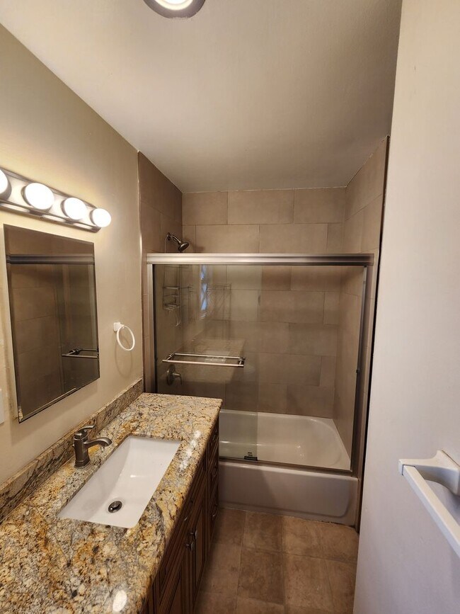 Building Photo - Single Story 3BR Home in Serra Mesa
