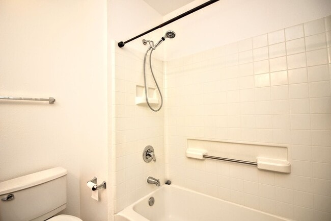 Building Photo - 2 Bedroom 2.5 Bath Home in Petaluma