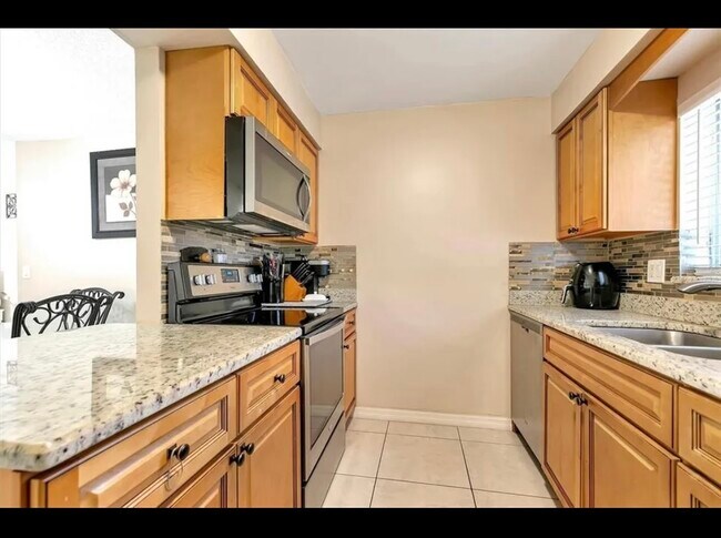 Primary Photo - 2721 Hidden Lake Blvd