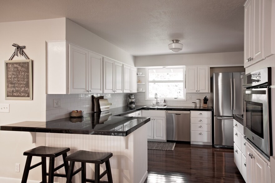 Building Photo - 12650 SW Park Way