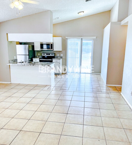 Building Photo - 3314 Lake Tiny Cir
