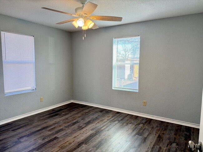 Building Photo - 521 Blake St