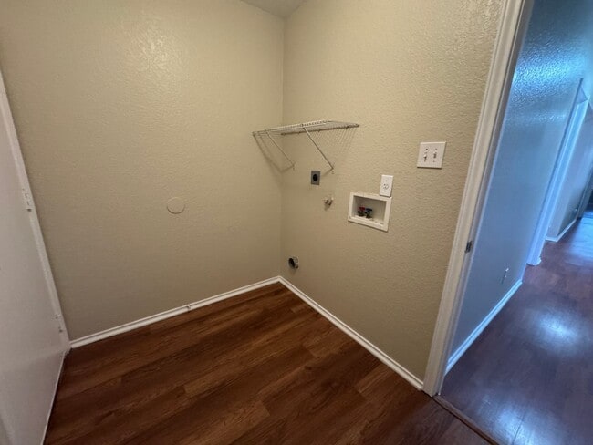 Building Photo - GREAT HOME  |  3 BEDROOMS + OFFICE  |  CLO...