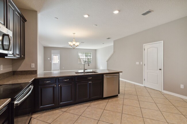 Building Photo - Spacious 3/2.5 Energy Efficient Home in Ha...