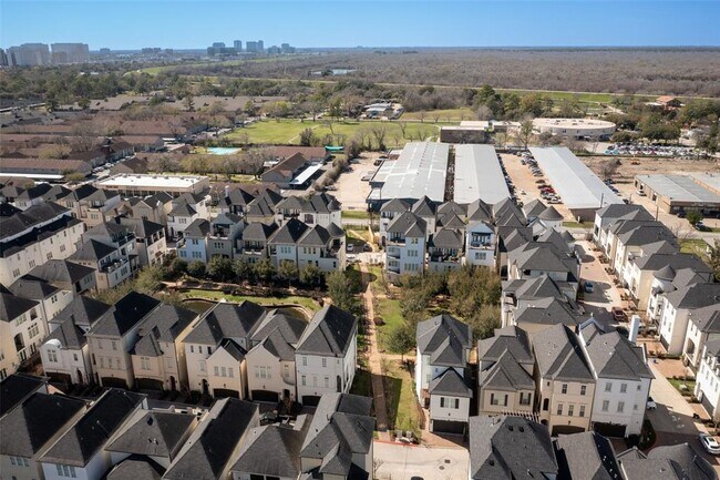 Building Photo - 1835 Upland Lakes