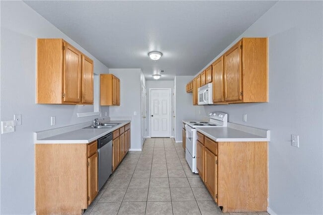 Building Photo - 607 Amanda Dr