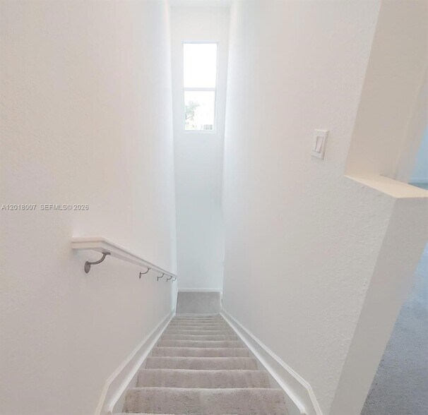 Building Photo - 535 Rivergrass St