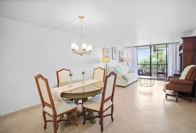 Building Photo - 13 Royal Palm Way