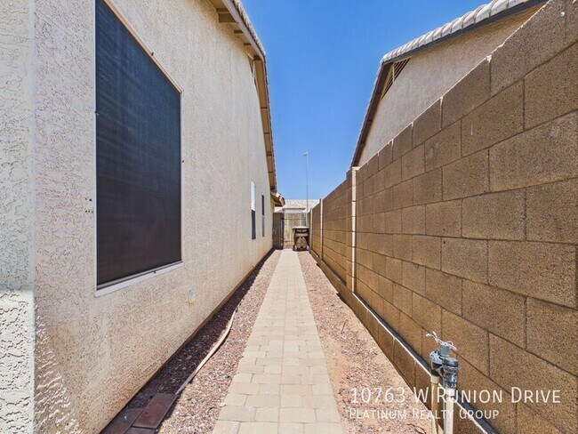 Building Photo - 10763 W Runion Dr