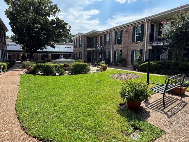 Building Photo - 6402 Del Monte Dr