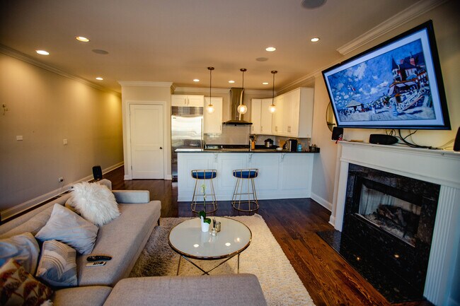 Building Photo - 843 W Fletcher St