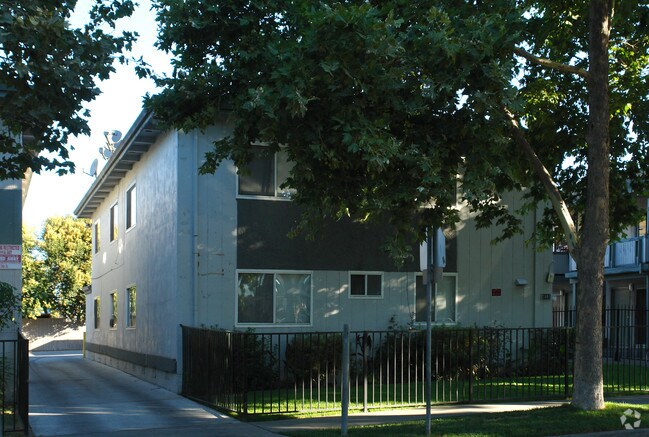 Building Photo - 1081 Appian Lane