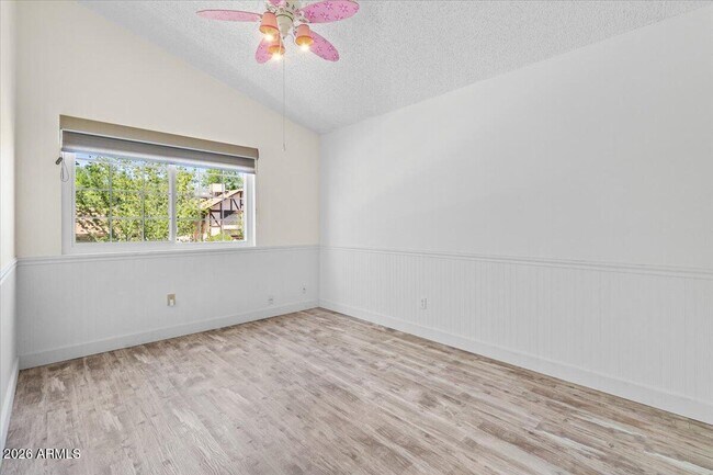 Building Photo - 1041 E Kristal Way