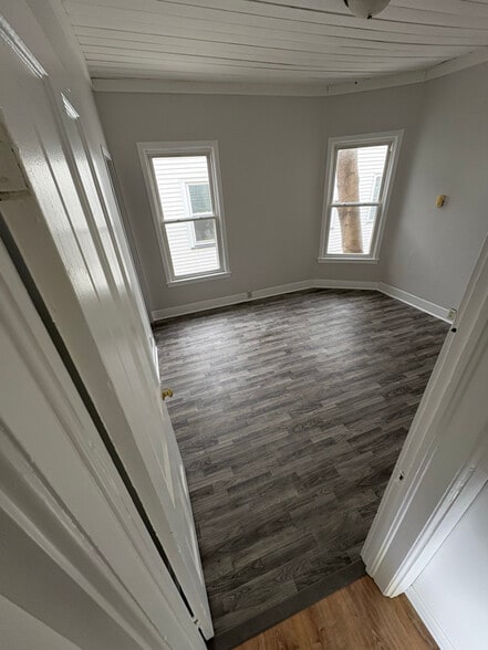 Building Photo - 925 Minnesota St