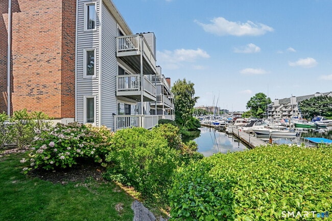 Building Photo - 123 Harbor Dr