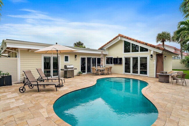 Building Photo - 108 E Tarpon Ln