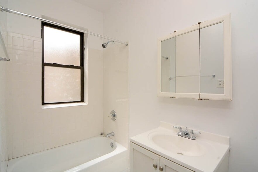 Building Photo - 3828.5 N Fremont St